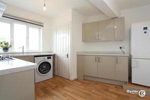 2 bedroom flat to rent, Deans Lane, Edgware, HA8