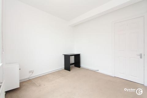 2 bedroom flat to rent, Deans Lane, Edgware, HA8