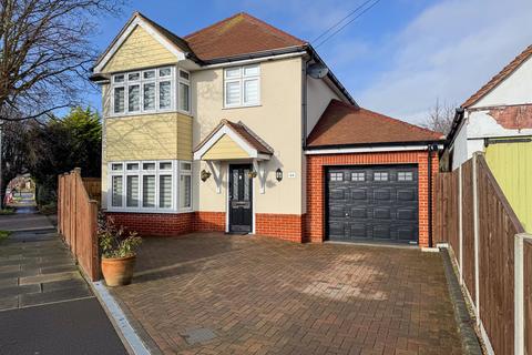 3 bedroom detached house for sale, Greenway, Frinton-on-Sea