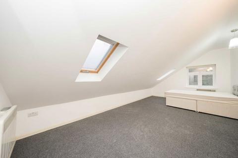 2 bedroom flat to rent, Mountfield Road, London N3