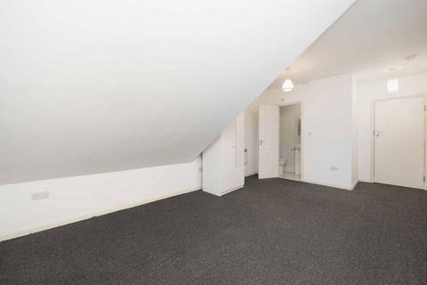2 bedroom flat to rent, Mountfield Road, London N3