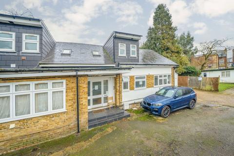 2 bedroom flat to rent, Mountfield Road, London N3