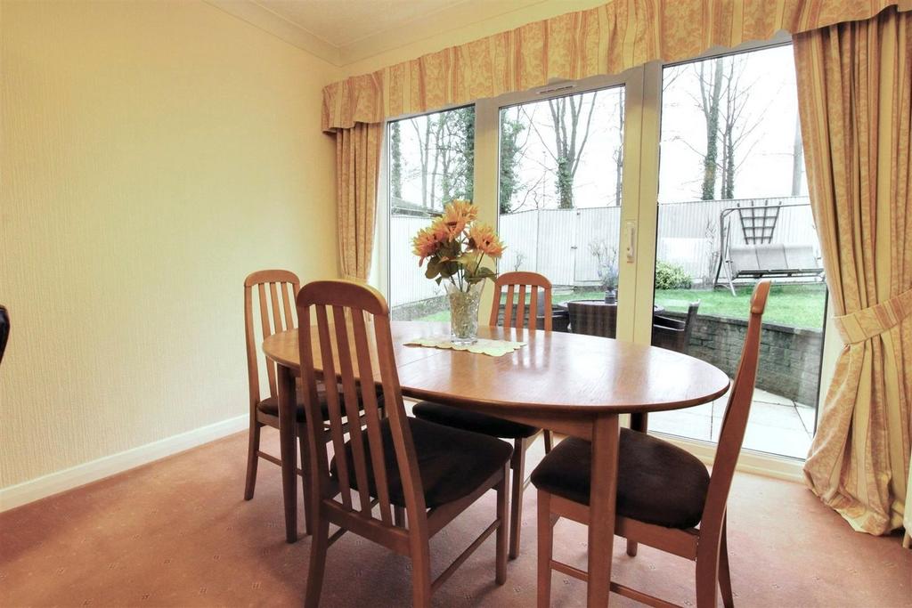 14 West Parklands Dr dining.jpg
