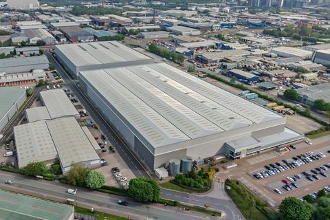 Distribution warehouse to rent, 22 Mosley Rd Manchester M17 1PG