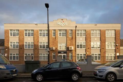 Industrial unit to rent, 5 Wadsworth Rd Greenford UB6 7JD