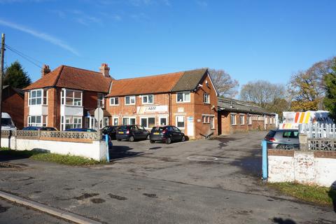 Warehouse to rent, Southampton Rd Cadnam SO40 2NF