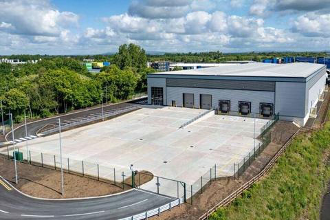 Warehouse to rent, Irlam Wharf Rd Manchester M44 5PN
