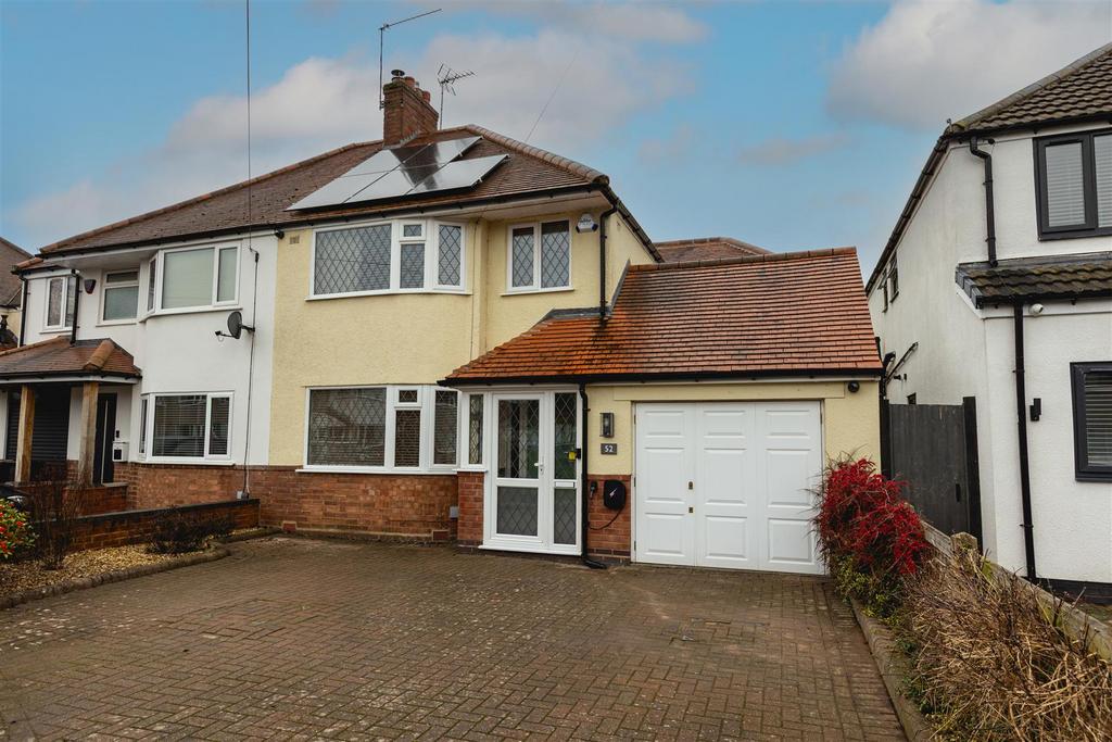 52 Fabian Crescent 1 .jpg