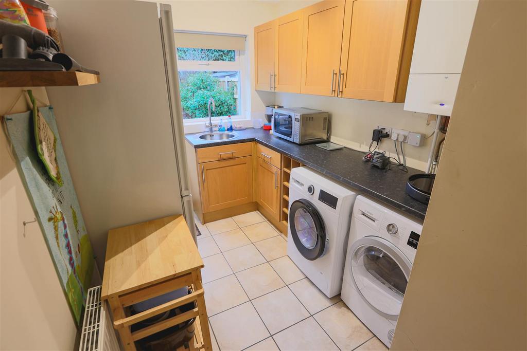 52 Fabian Crescent 21 .jpg