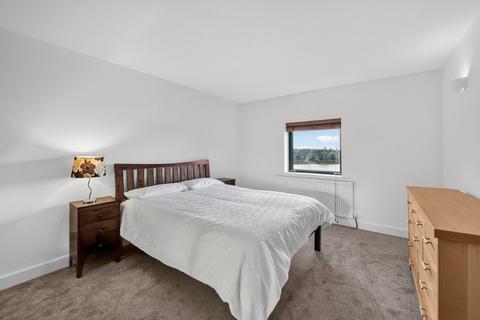 2 bedroom flat for sale, City Harbour, 8 Selsdon Way, London