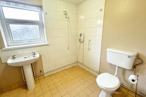 3 bedroom semi-detached house to rent, Heol Tysant, Bridgend, CF31