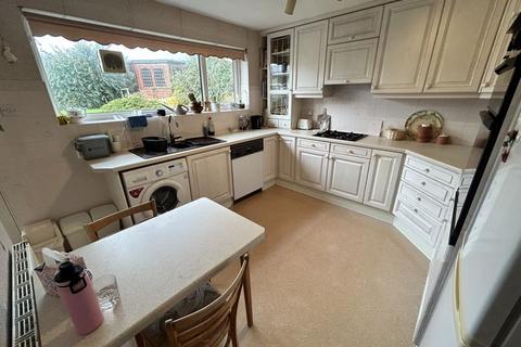 3 bedroom detached bungalow for sale, Penrhyn Beach East, Penrhyn Bay