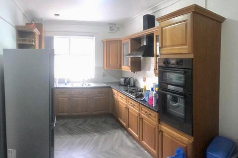 4 bedroom terraced house to rent, Ruskin Avenue, Manchester M14