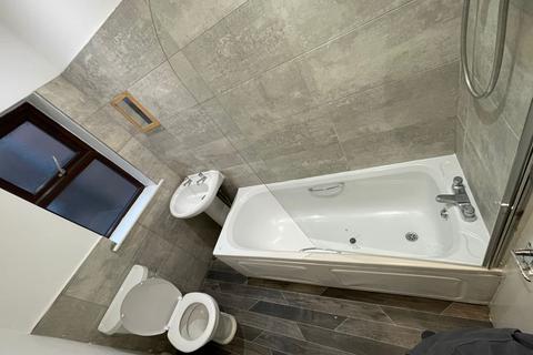 4 bedroom terraced house to rent, Ruskin Avenue, Manchester M14