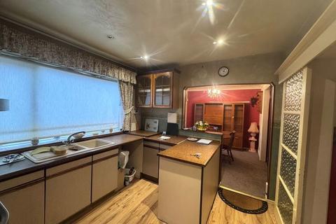 3 bedroom semi-detached house to rent, York Avenue, Huddersfield