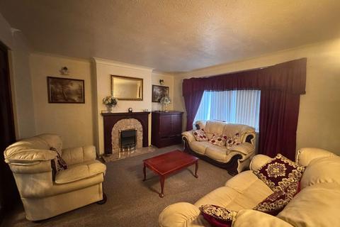 3 bedroom semi-detached house to rent, York Avenue, Huddersfield