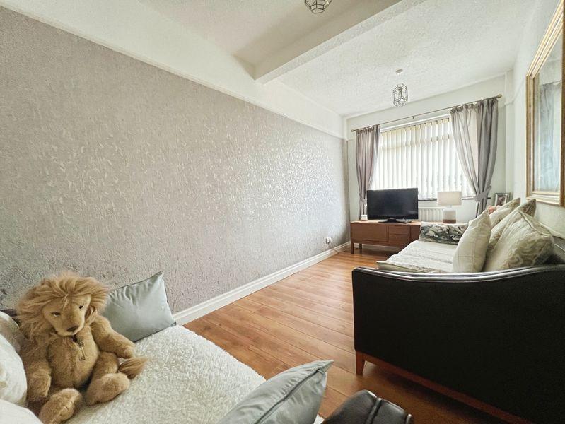 Bedroom 2/sitting