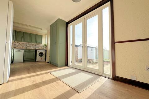 3 bedroom terraced house for sale, Colesbourne Road, Portsmouth PO6