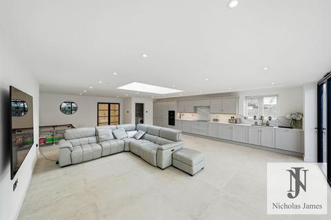 4 bedroom semi-detached bungalow for sale, The Meadway, Cuffley, EN6