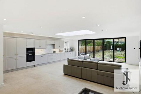 4 bedroom semi-detached bungalow for sale, The Meadway, Cuffley, EN6