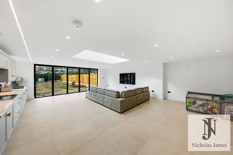 4 bedroom semi-detached bungalow for sale, The Meadway, Cuffley, EN6