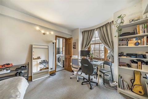 Studio to rent, Porchester Road, London W2