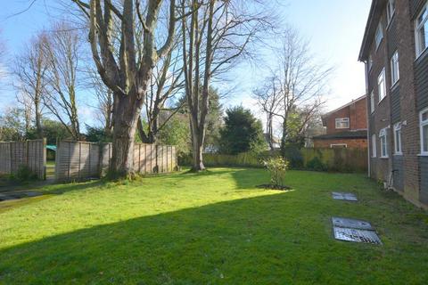 2 bedroom apartment to rent, Cornwall Road, Hatch End