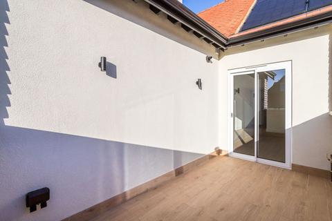 undefined, 18 Brambledown Road, Sanderstead CR2