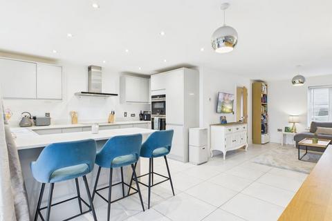 5 bedroom detached house for sale, Church Close, Defford