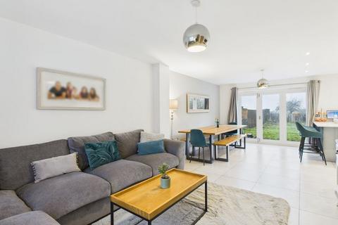 5 bedroom detached house for sale, Church Close, Defford