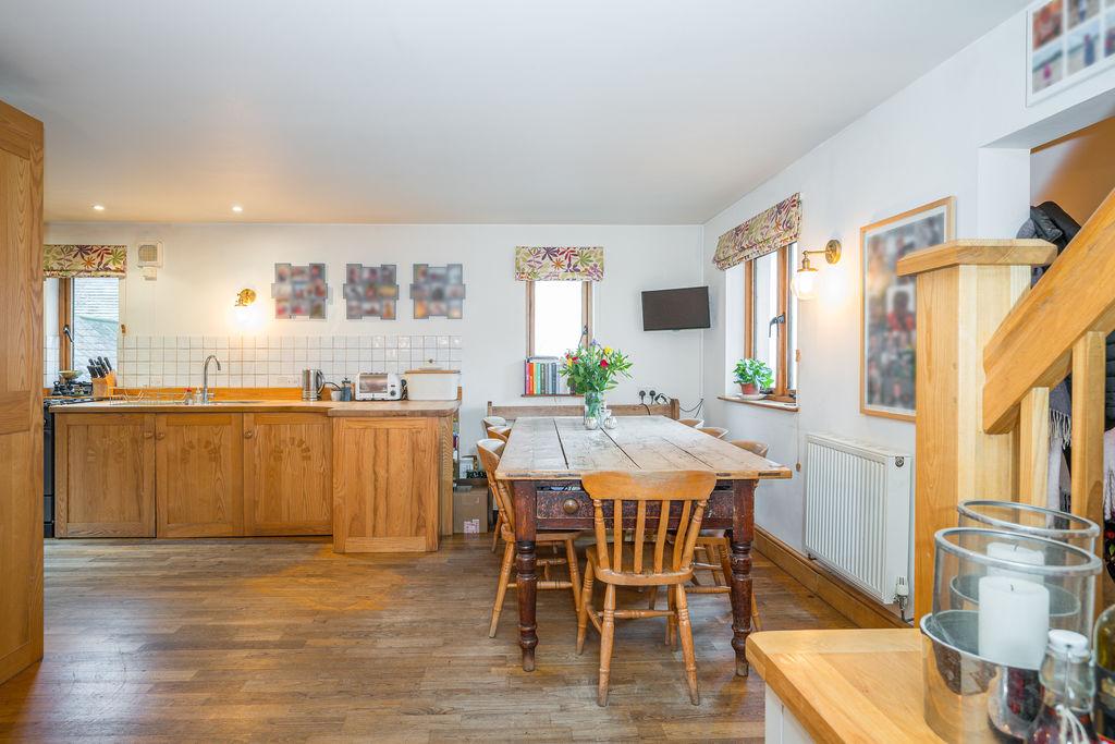 Kitchen / Dining...