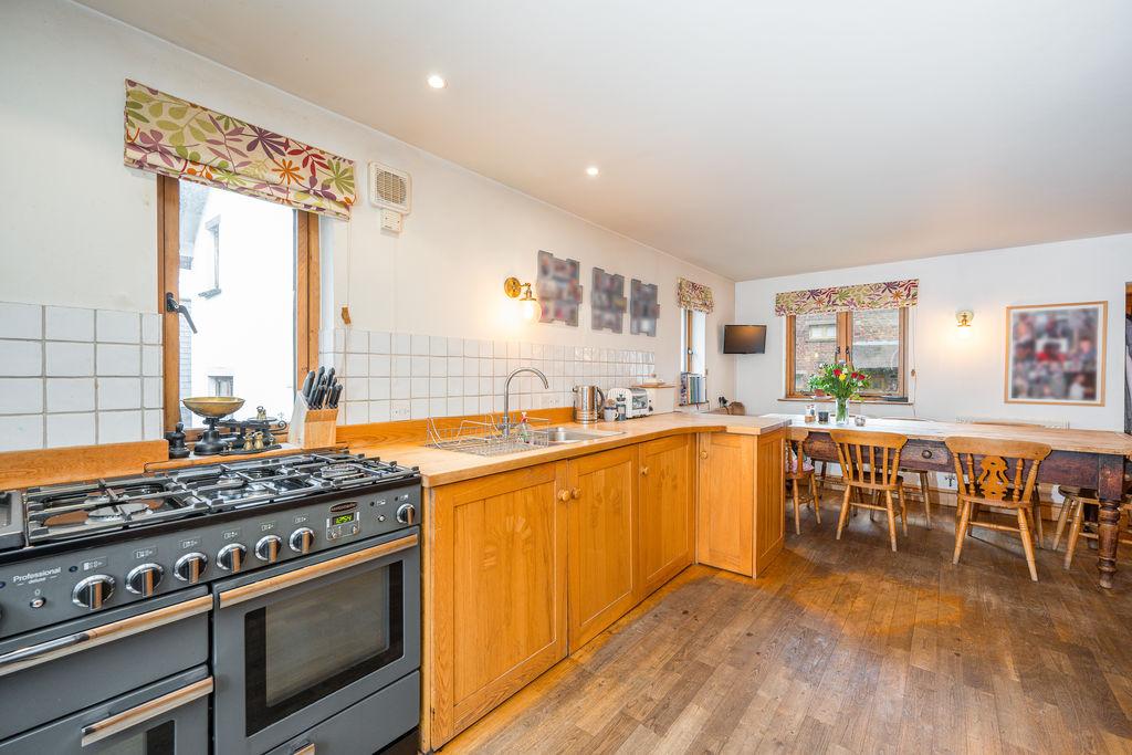 Kitchen / Dining...