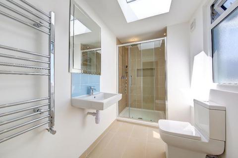 1 bedroom in a house share to rent, Kingston Road, London, SW20 8JP