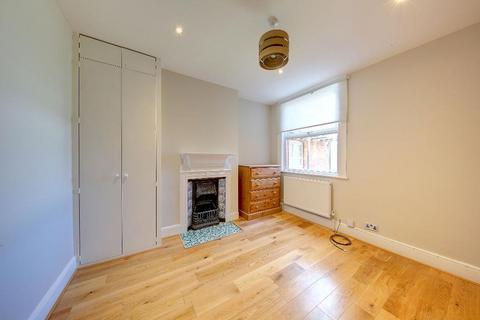 1 bedroom in a house share to rent, Kingston Road, London, SW20 8JP