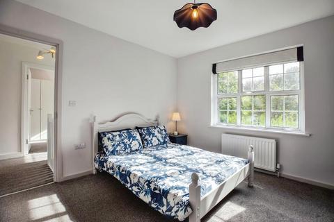 3 bedroom terraced house to rent, Whatley Avenue, Wimbledon Chase, SW20 9NR