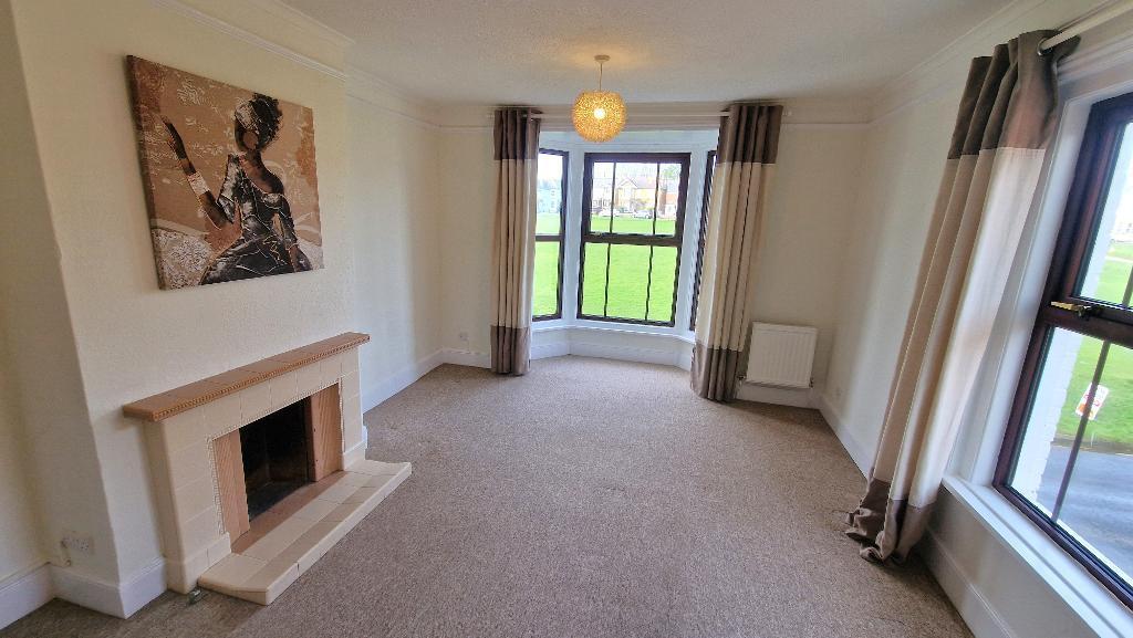 Sitting Room/Dining Room
