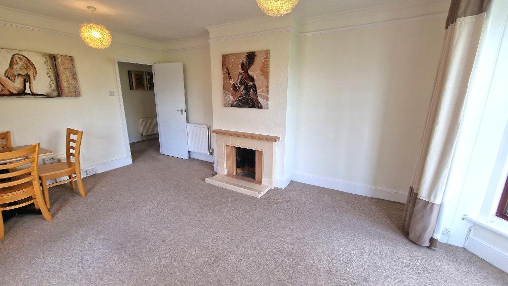 Sitting Room/Dining Room