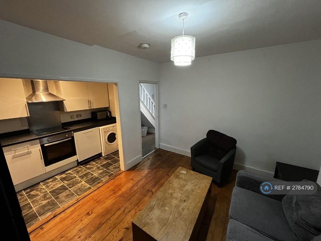 Kitchen &amp; Lounge