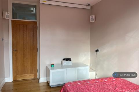 1 bedroom maisonette to rent, Arundel Avenue, Epsom, KT17