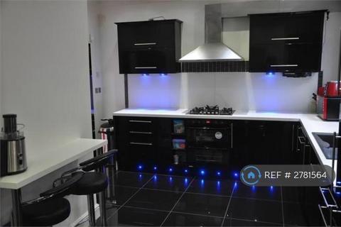 5 bedroom semi-detached house to rent, Ealing Road, Wembley, HA0