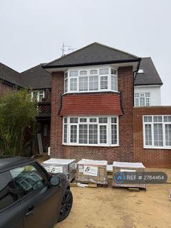 22 bedroom flat to rent, High Road, London, N12