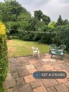 1 bedroom in a house share to rent, New Barnet, Herts, EN4