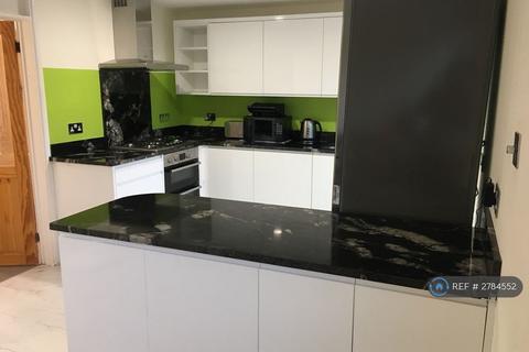 3 bedroom end of terrace house to rent, Hobart Walk, St. Albans, AL3