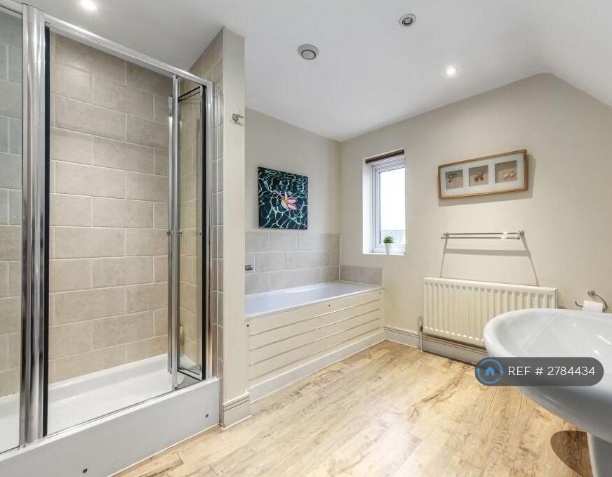 Main Bathroom - En Suite