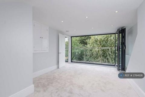 undefined, Manchester Road, London, E14