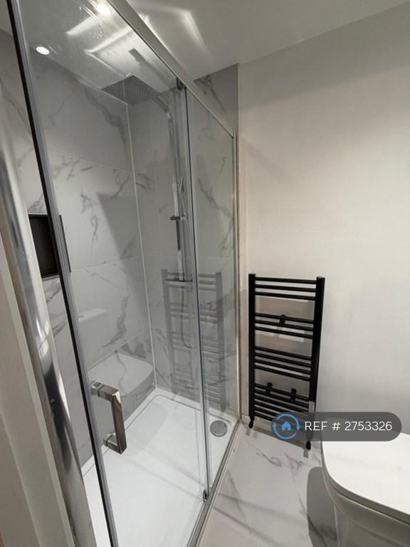 Shower Room 4