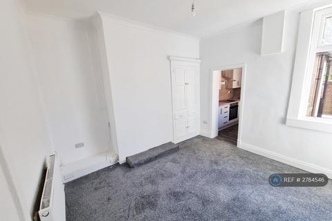 3 bedroom end of terrace house to rent, Taylor Street, Middleton, Manchester, M24