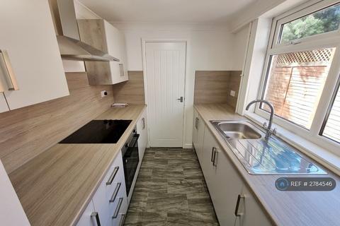3 bedroom end of terrace house to rent, Taylor Street, Middleton, Manchester, M24