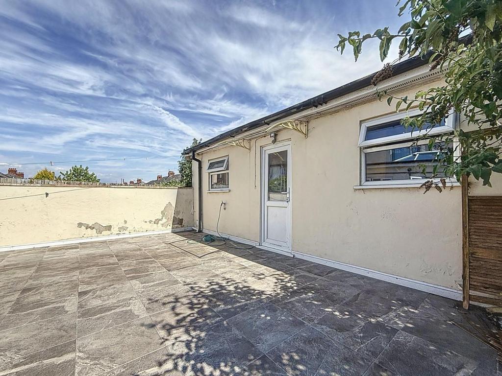 Rear Garden / Workshop