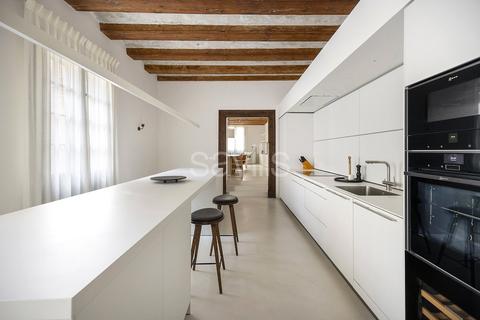 3 bedroom apartment, Flat For Sale In Ciutat Vella, Ciutat Vella, Barcelona